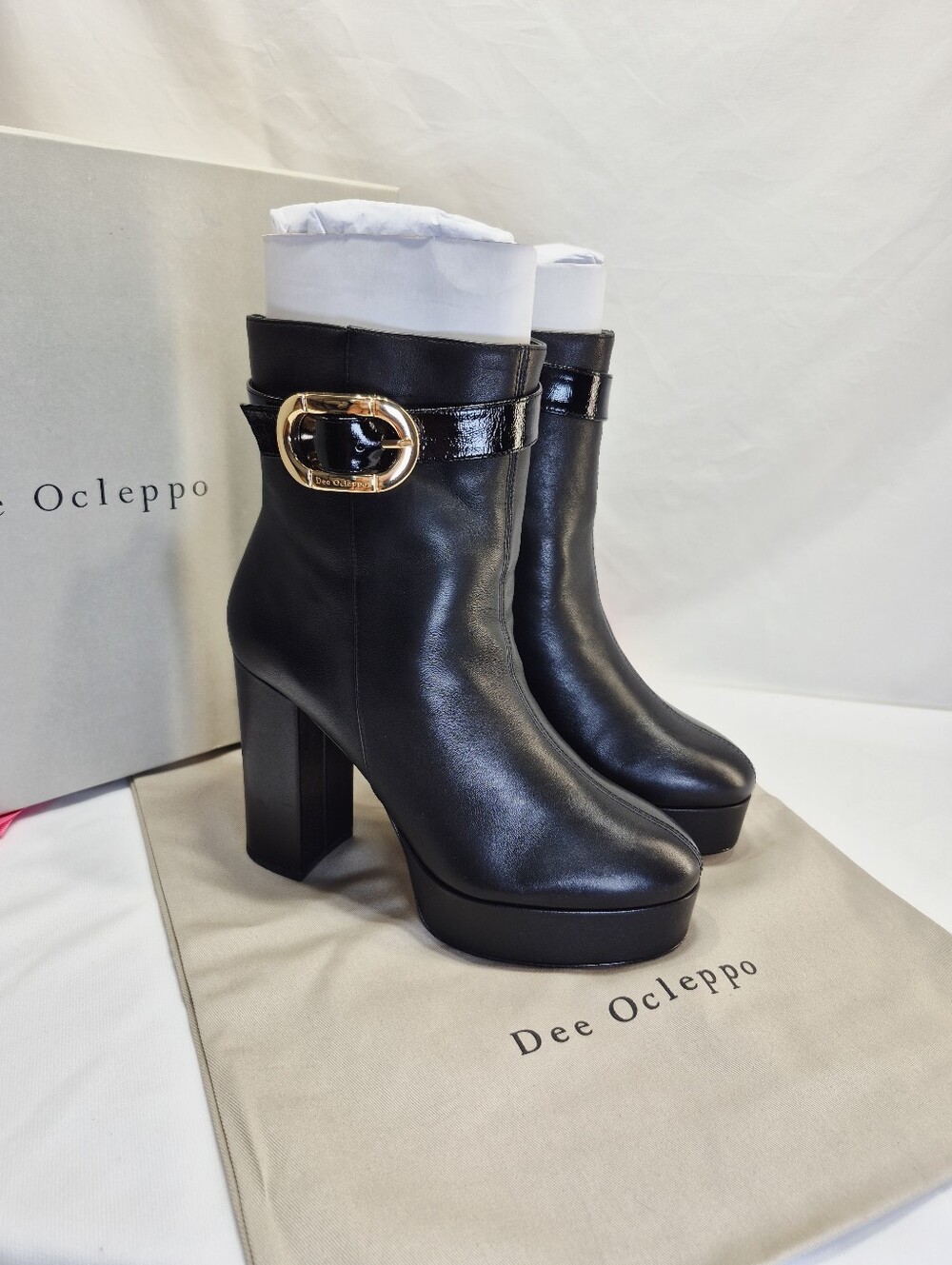 Dee Ocleppo Women's 7M black leather Mel platform boots with  gold logo buckle